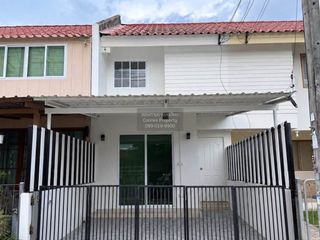 À vendre 3 chambres maison de ville à Thalang, Phuket