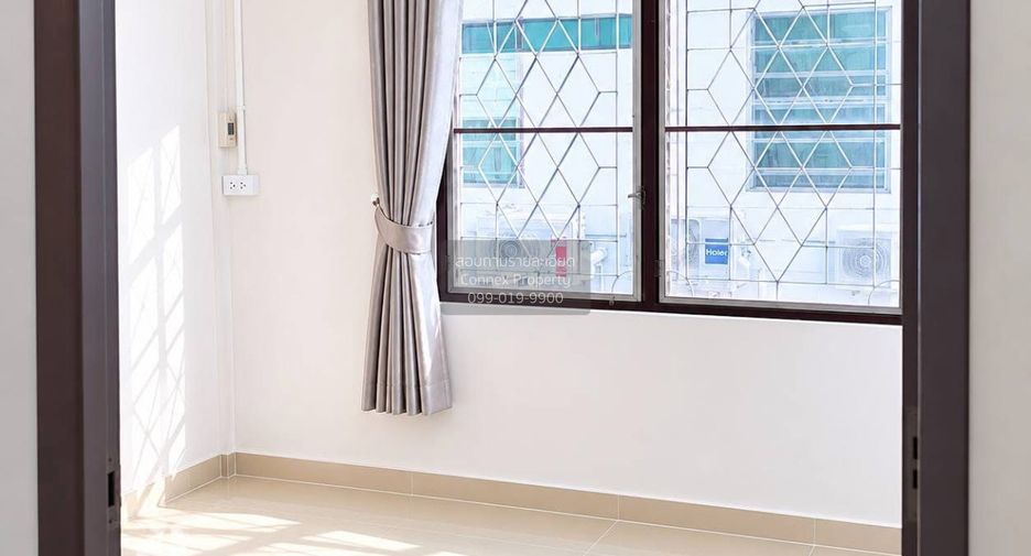 For sale 2 bedrooms townhouse in Wang Thonglang, Bangkok