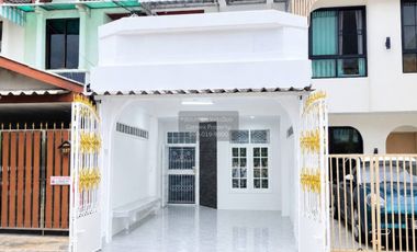 For sale 2 bedrooms townhouse in Wang Thonglang, Bangkok