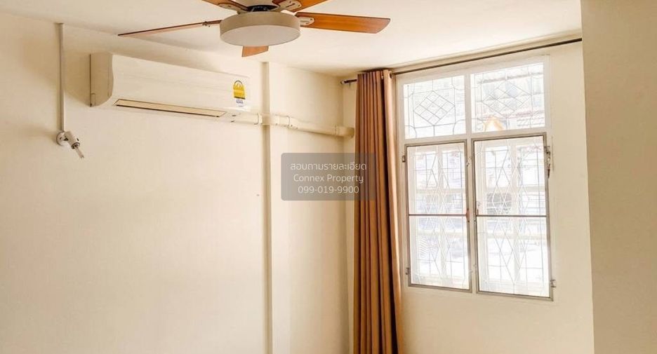 For sale 2 bedrooms townhouse in Wang Thonglang, Bangkok