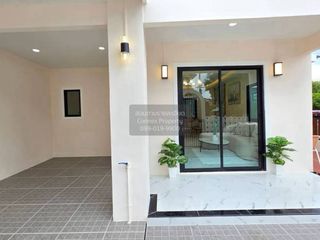 Casa adosada en venta de 4 habitaciones en Bang Yai, Nonthaburi