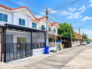 Casa adosada en venta de 3 habitaciones en Bang Yai, Nonthaburi