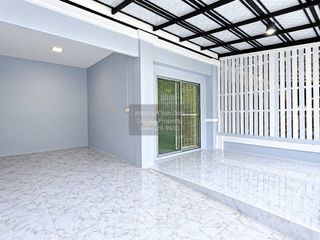 Casa adosada en venta de 3 habitaciones en Bang Yai, Nonthaburi