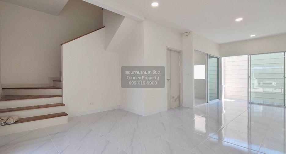 Casa adosada en venta de 4 habitaciones en Mueang Pathum Thani, Pathum Thani