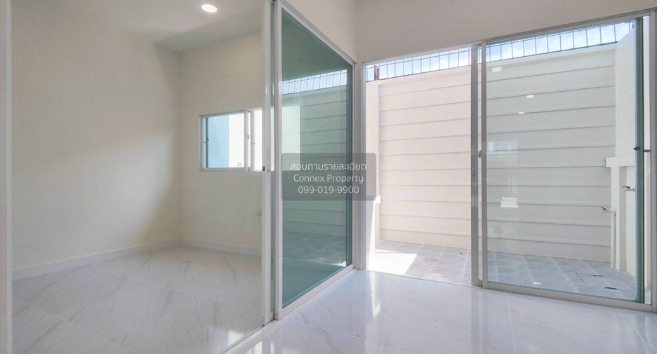 Casa adosada en venta de 4 habitaciones en Mueang Pathum Thani, Pathum Thani