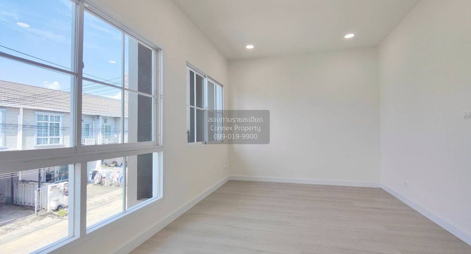 Casa adosada en venta de 4 habitaciones en Mueang Pathum Thani, Pathum Thani