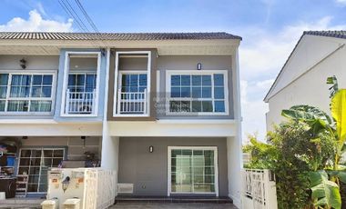 Casa adosada en venta de 4 habitaciones en Mueang Pathum Thani, Pathum Thani