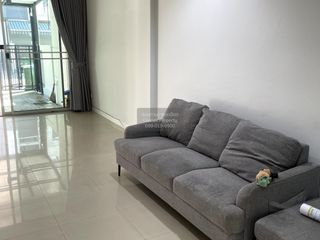 Casa adosada en venta de 3 habitaciones en Lat Phrao, Bangkok