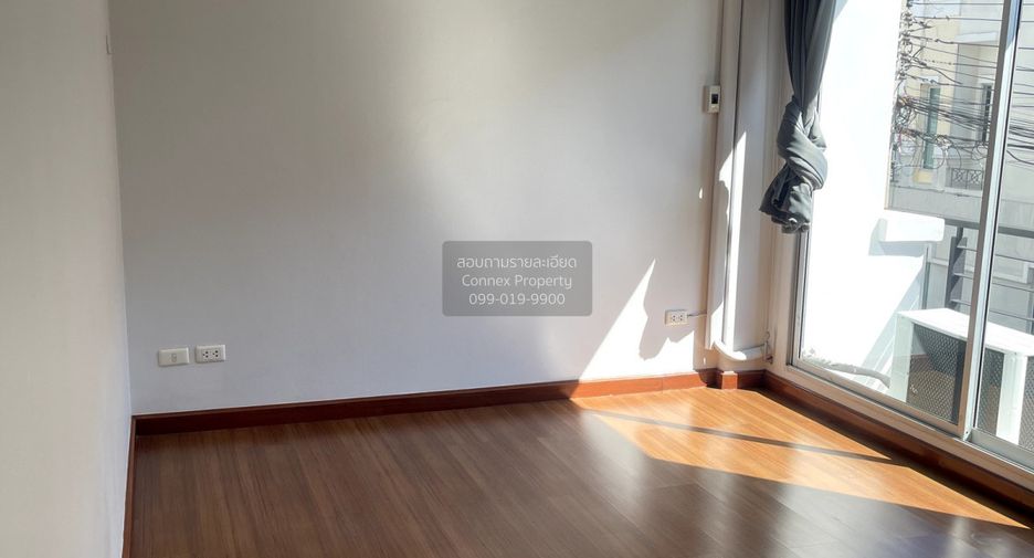 Casa adosada en venta de 3 habitaciones en Lat Phrao, Bangkok