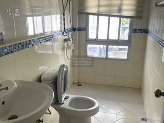 Casa adosada en venta de 3 habitaciones en Lat Phrao, Bangkok