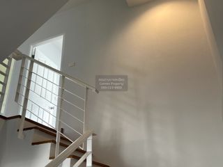 Casa adosada en venta de 3 habitaciones en Lat Phrao, Bangkok