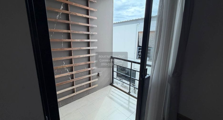 Casa adosada en venta de 3 habitaciones en Bang Khen, Bangkok