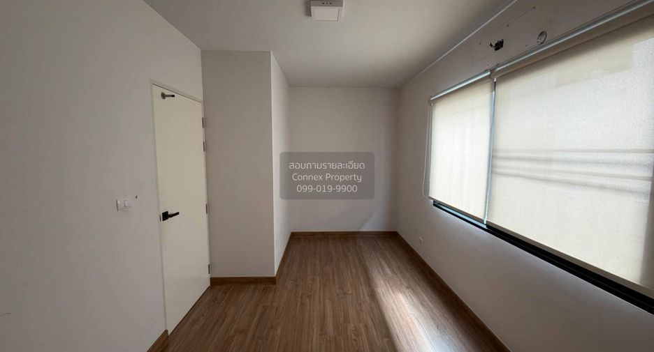 Casa adosada en venta de 3 habitaciones en Bang Khen, Bangkok