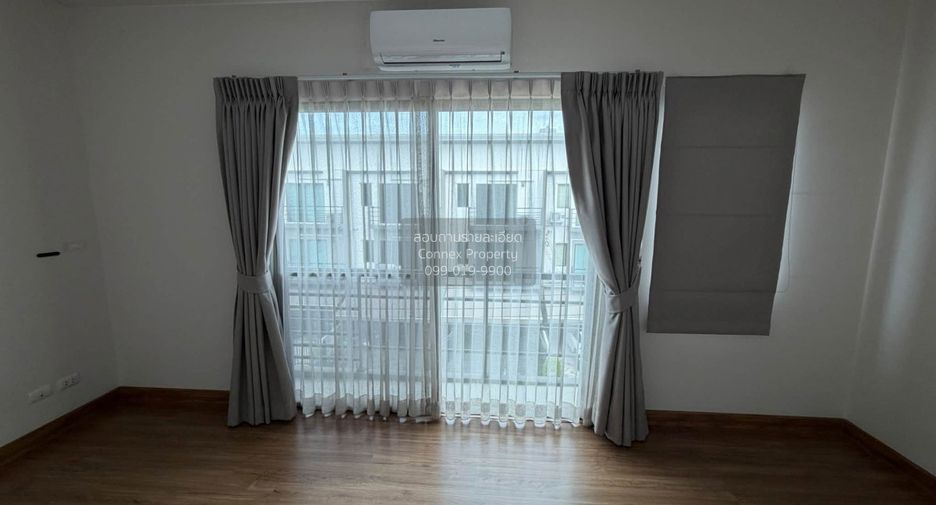 Casa adosada en venta de 3 habitaciones en Bang Khen, Bangkok