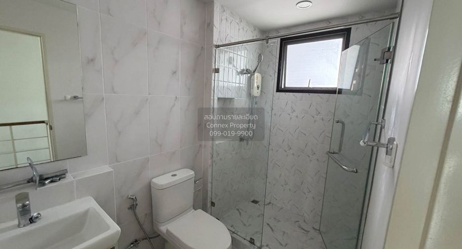 Casa adosada en venta de 3 habitaciones en Bang Khen, Bangkok