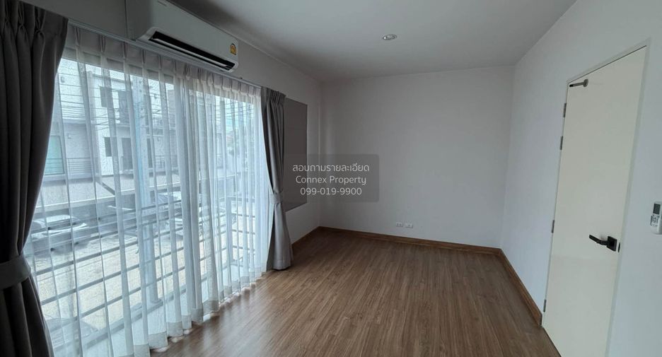 Casa adosada en venta de 3 habitaciones en Bang Khen, Bangkok