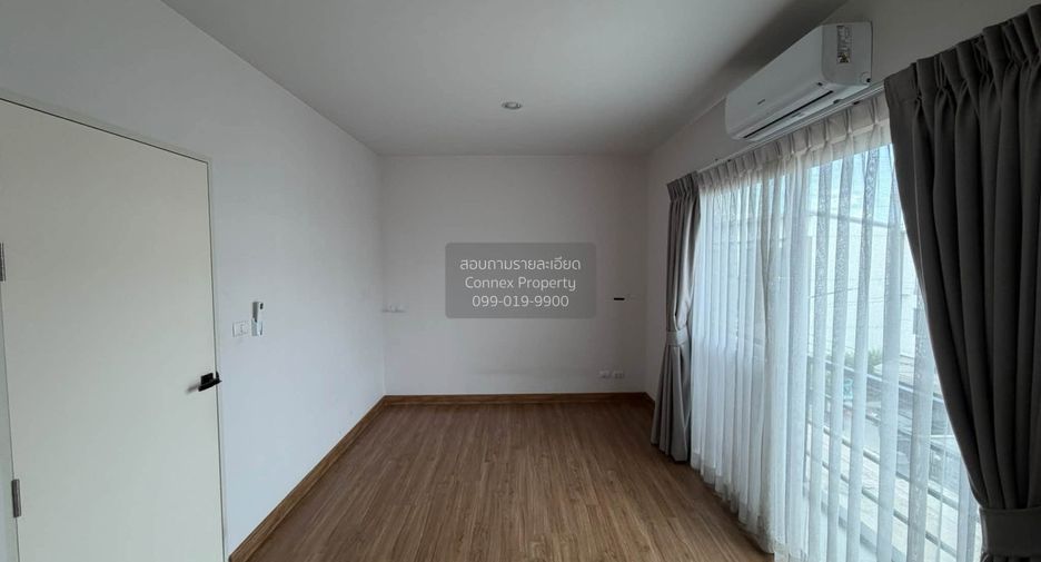 Casa adosada en venta de 3 habitaciones en Bang Khen, Bangkok