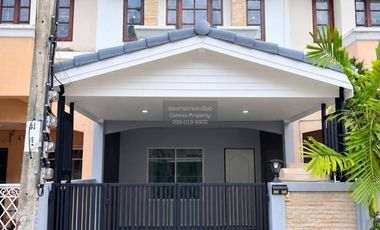 Casa adosada en venta de 2 habitaciones en Khlong Sam Wa, Bangkok