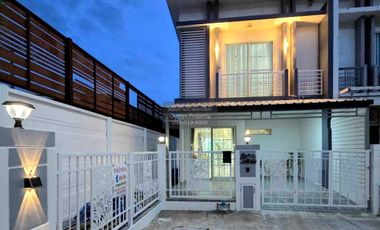 Casa adosada en venta de 3 habitaciones en Nong Khaem, Bangkok