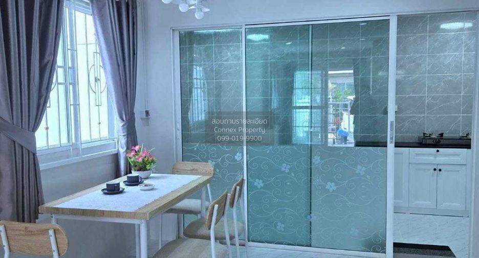 Casa adosada en venta de 3 habitaciones en Nong Khaem, Bangkok