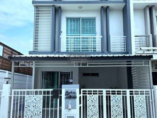 Casa adosada en venta de 3 habitaciones en Nong Khaem, Bangkok