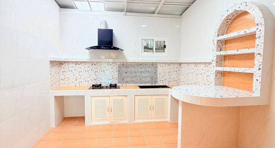 出售 4 卧室 联排别墅 在 Krathum Baen, Samut Sakhon
