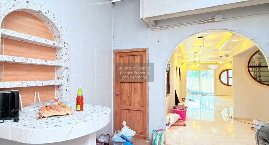 出售 4 卧室 联排别墅 在 Krathum Baen, Samut Sakhon