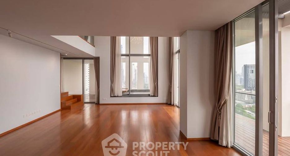 For sale 3 ベッドルーム condo in Sathon, Bangkok