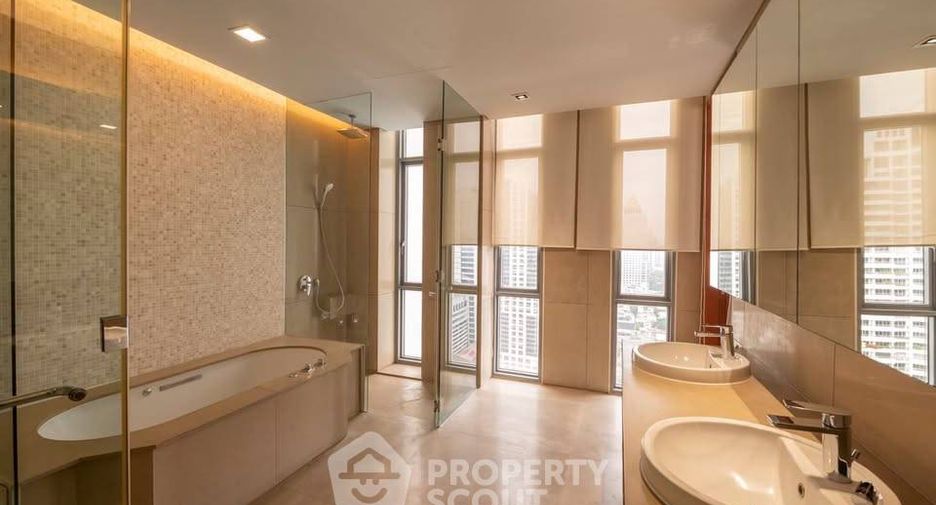 For sale 3 ベッドルーム condo in Sathon, Bangkok
