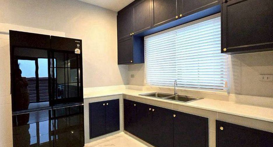 For rent and for sale 5 bedrooms house in Bang Phli, Samut Prakan
