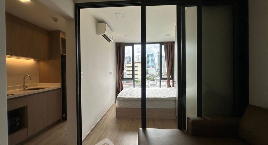 Condo en alquiler de 1 habitaciones en Bang Rak, Bangkok
