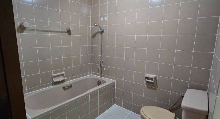 Wohnung zur Miete mit 2 Zimmer in Khlong Toei, Bangkok