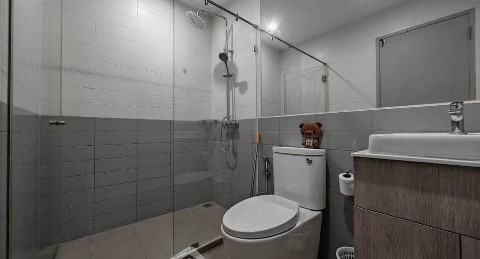 À louer 2 chambres condo à Huai Khwang, Bangkok
