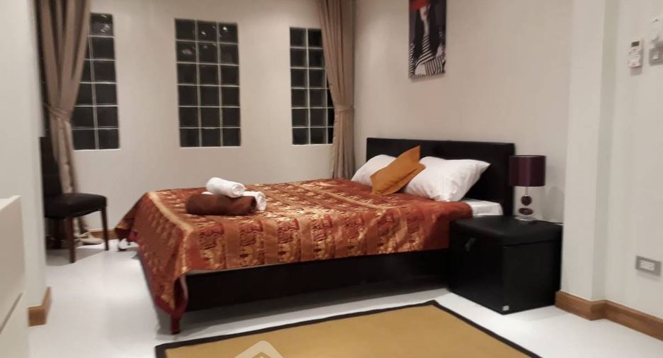 Casa en alquiler de 6 habitaciones en Bang Lamung, Chonburi