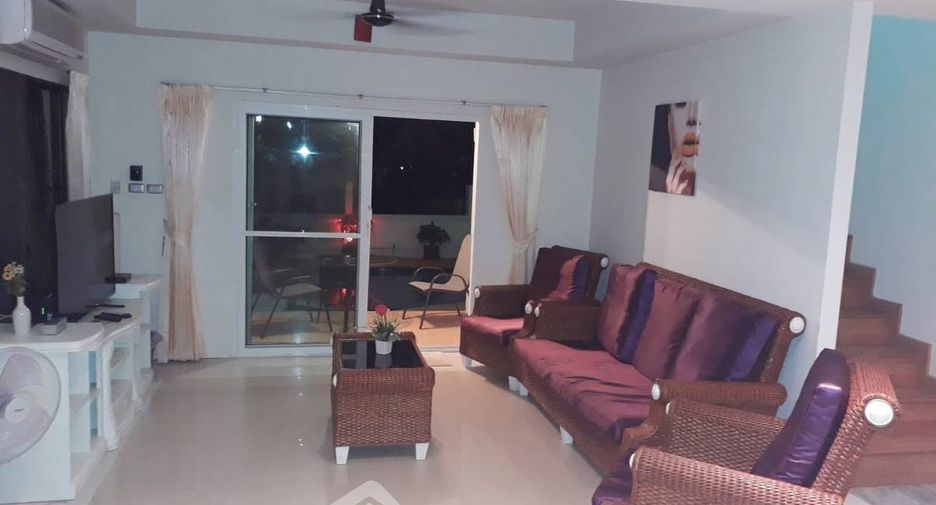 Casa en alquiler de 6 habitaciones en Bang Lamung, Chonburi