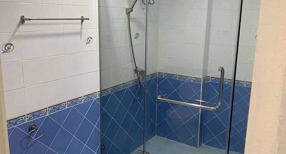 Casa en alquiler de 3 habitaciones en Bang Lamung, Chonburi
