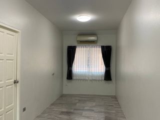 Casa en alquiler de 3 habitaciones en Bang Lamung, Chonburi
