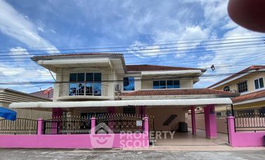 Casa en alquiler de 3 habitaciones en Bang Lamung, Chonburi