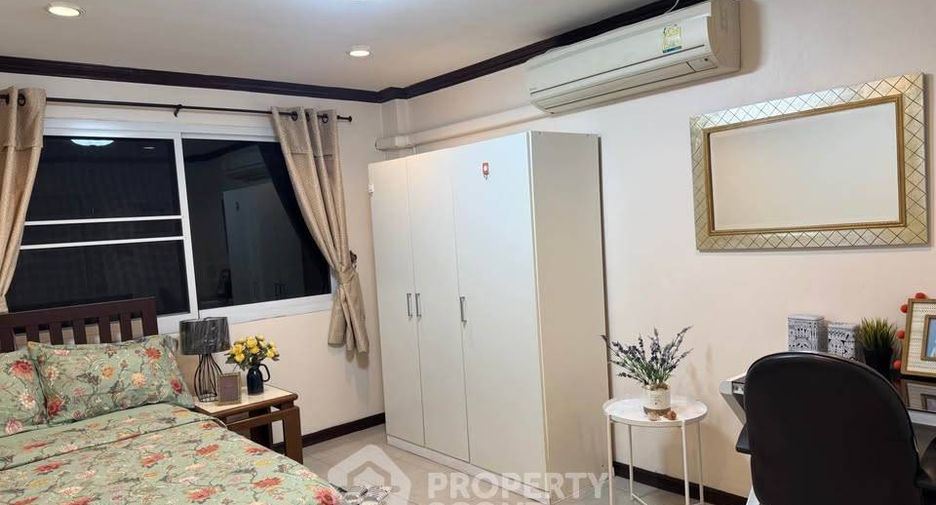 For rent 5 bedrooms townhouse in Prawet, Bangkok