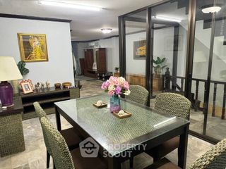 出租 5 卧室 联排别墅 在 Prawet, 曼谷