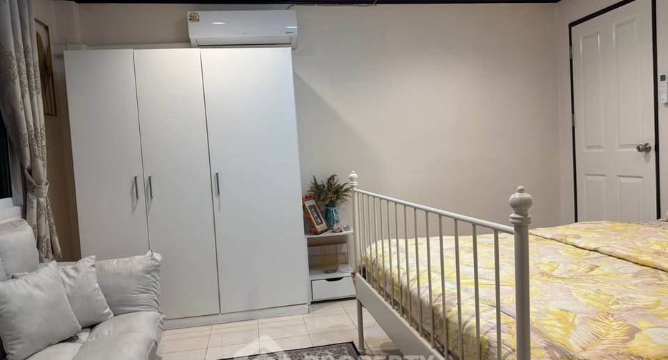 For rent 5 bedrooms townhouse in Prawet, Bangkok