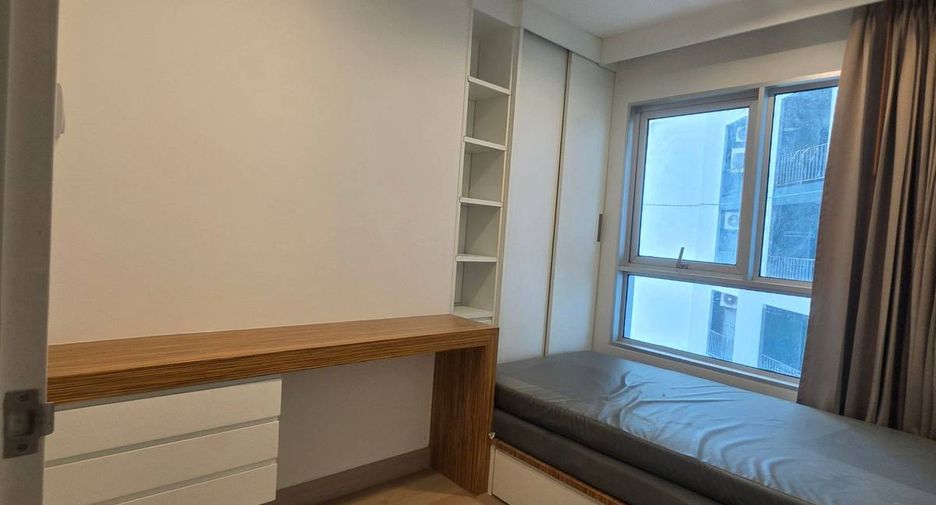 À louer 2 chambres condo à Huai Khwang, Bangkok