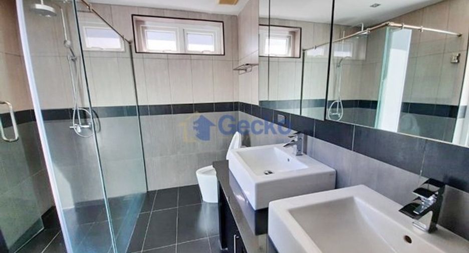For sale 5 bedrooms house in Jomtien, Pattaya