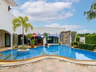 Casa en alquiler y en venta de 6 habitaciones en Bang Lamung, Chonburi