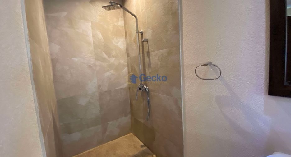 Casa en alquiler y en venta de 6 habitaciones en Bang Lamung, Chonburi