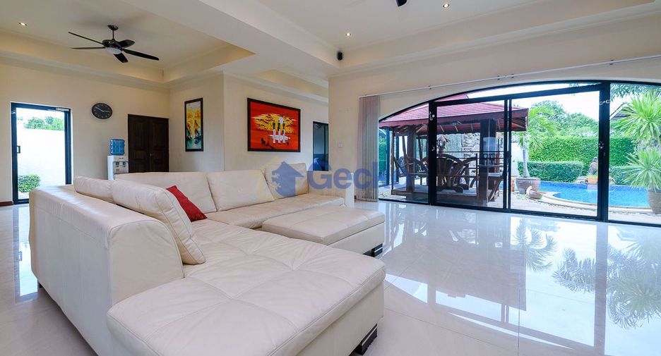 Casa en alquiler y en venta de 6 habitaciones en Bang Lamung, Chonburi
