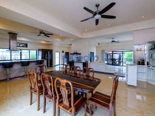 Casa en alquiler y en venta de 6 habitaciones en Bang Lamung, Chonburi