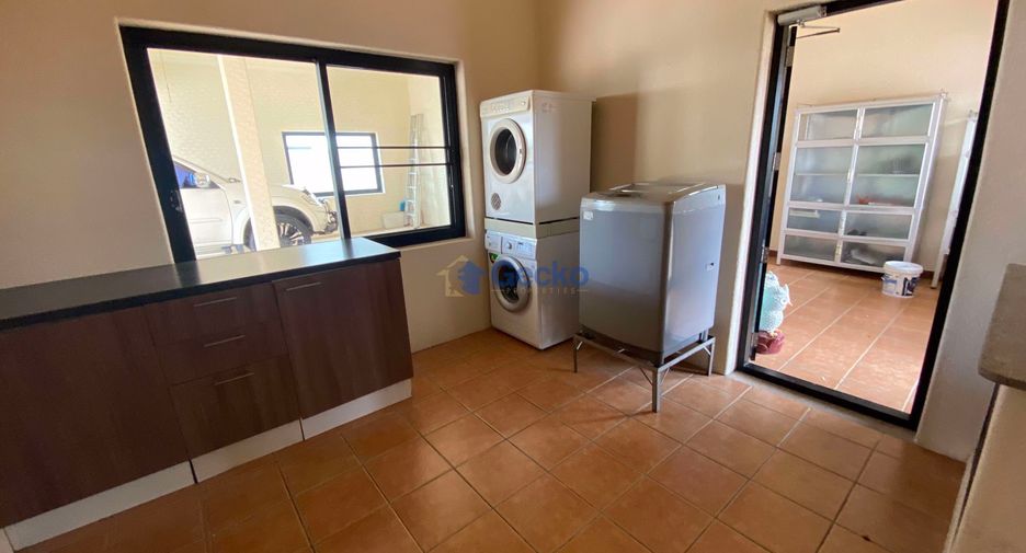 Casa en alquiler y en venta de 6 habitaciones en Bang Lamung, Chonburi