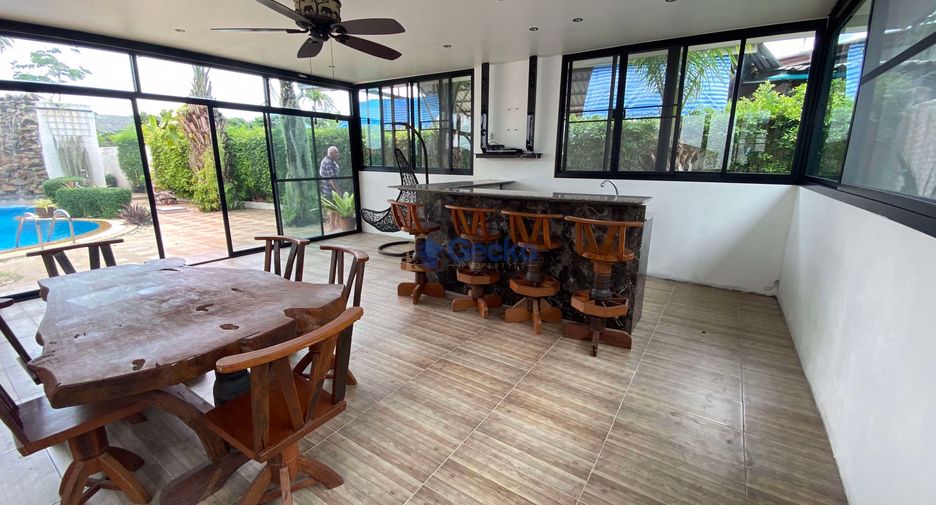 Casa en alquiler y en venta de 6 habitaciones en Bang Lamung, Chonburi
