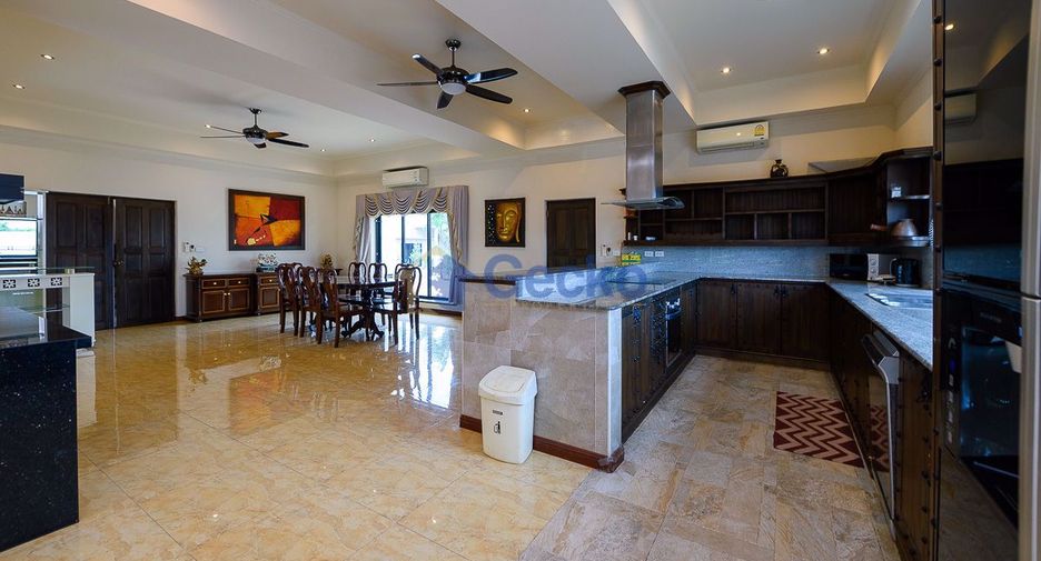 Casa en alquiler y en venta de 6 habitaciones en Bang Lamung, Chonburi